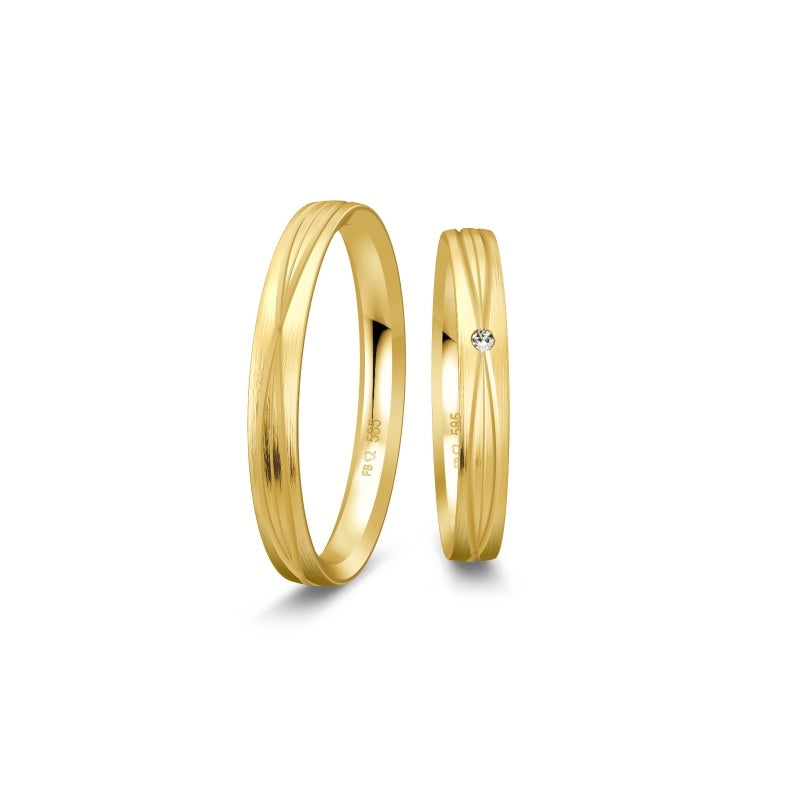 Breuning vielsesringe i 8 eller 14 karat guld med silkemat overflade og 0,02 ct brillant i dameringen.