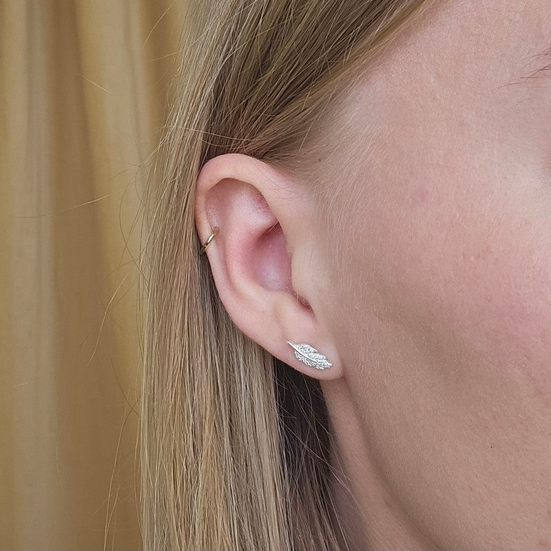 Aqua Dulce Leona ørestikkere i sterlingsølv med zirkonia – nærbillede af detalje