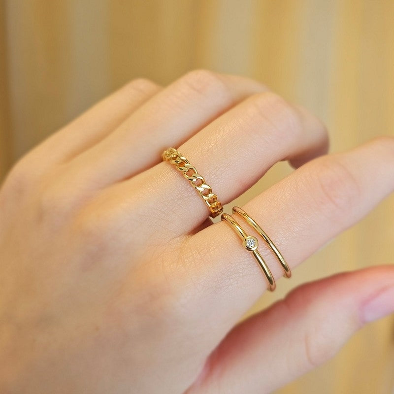Mads Z Poetry plain ring i 14 karat guld – nærbillede af detalje