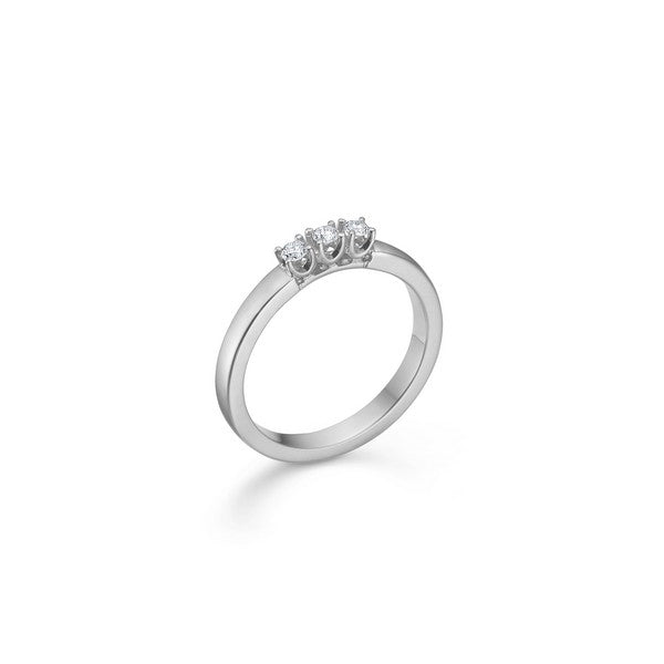 Mads Z CROWN alliancering i 14 kt hvidguld med diamanter – nærbillede af fatning