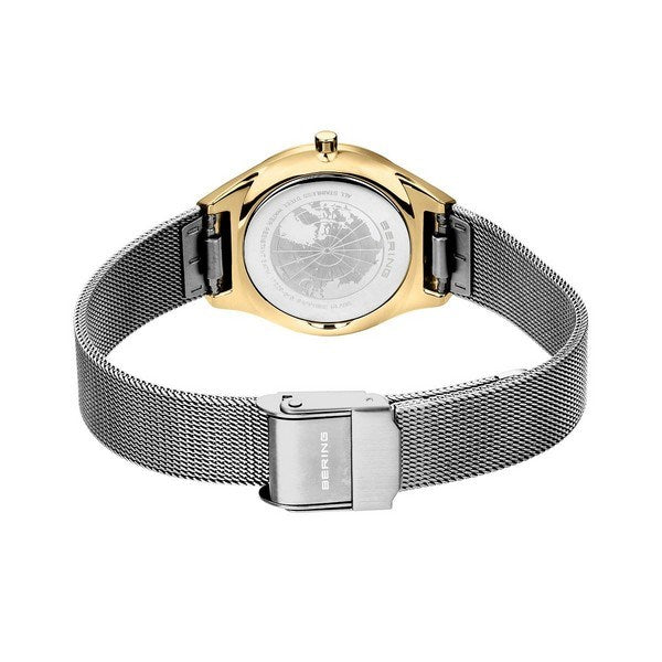 BERING Ultra Slim dameur i sølv med Milanaise mesh rem, liggende på flade