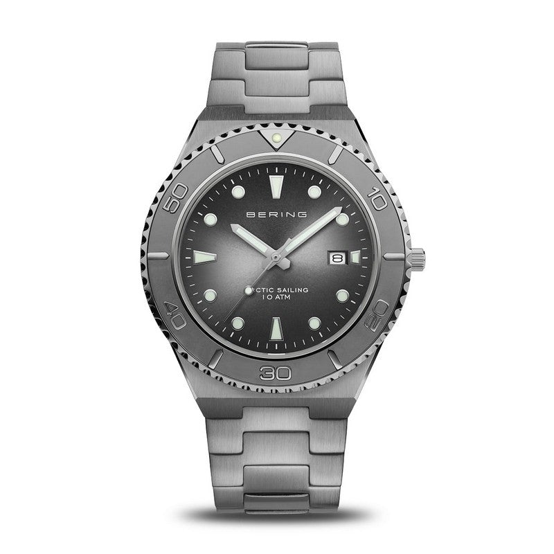BERING Classic herreur i rustfrit stål med grå sunray-skive og oplyste visere – Ø 43 mm