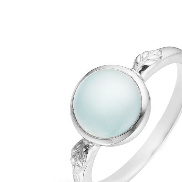 Christina Blue Chalcedony ring i sølv med chalcedon set fra en anden vinkel