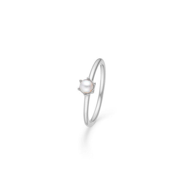 Mads Z Poetry Solitaire ring i sterlingsølv med rund ferskvandsperle i solitaire-fatning