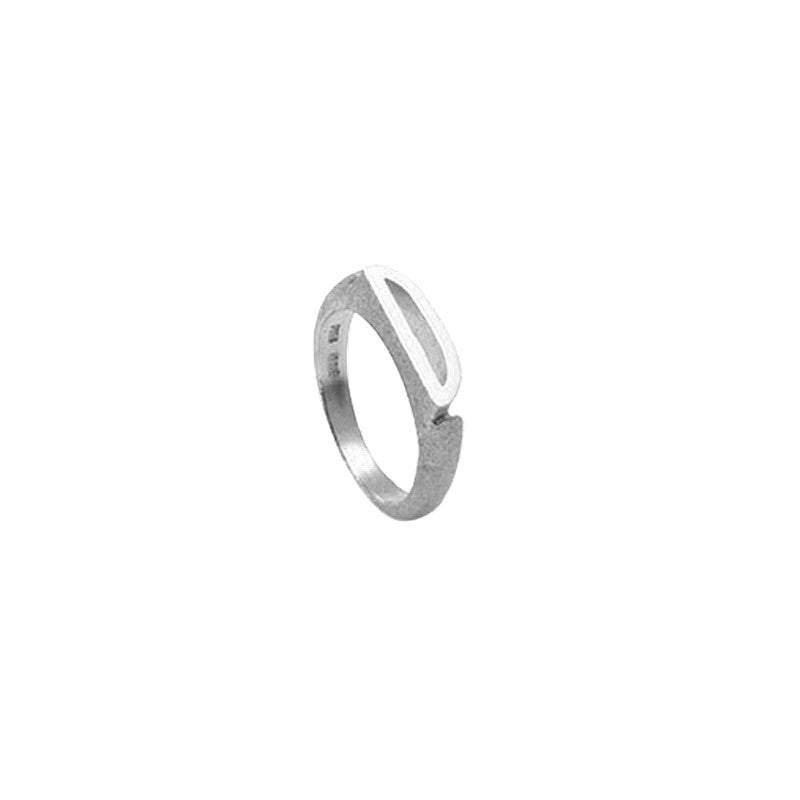 Heiring Initials ring i rhodineret sølv med bogstav – set fra siden