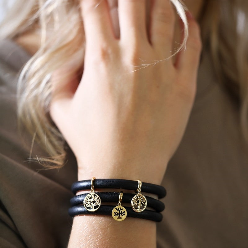 Christina Tree of Life charm i forgyldt sølv med zirkonia til læderarmbånd båret på model