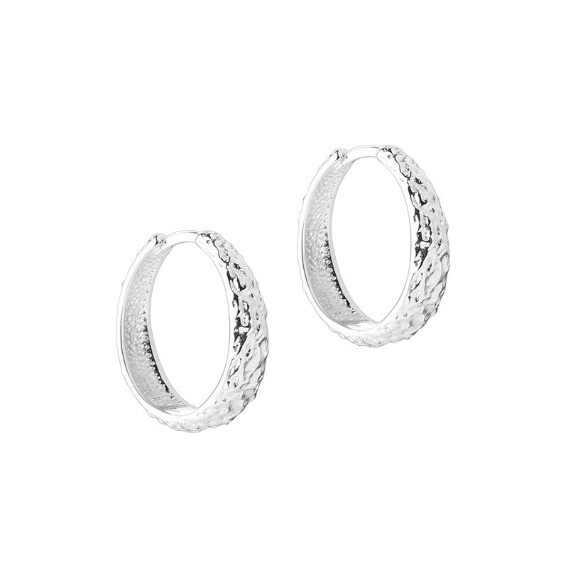 Aqua Dulce Cappa Hoop creoler i sterlingsølv med hamret overflade, 20 mm