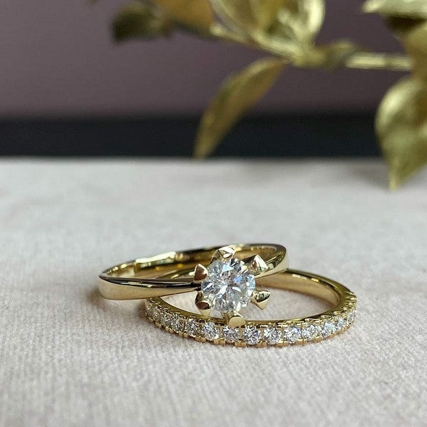 Scrouples Dazzling alliance ring i 14 karat guld med 0,32 ct diamanter – nærbillede af sten