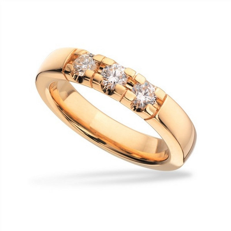 Scrouples Grace alliancering i 14 karat guld med tre brillantsleben diamanter på i alt 0,45 ct.