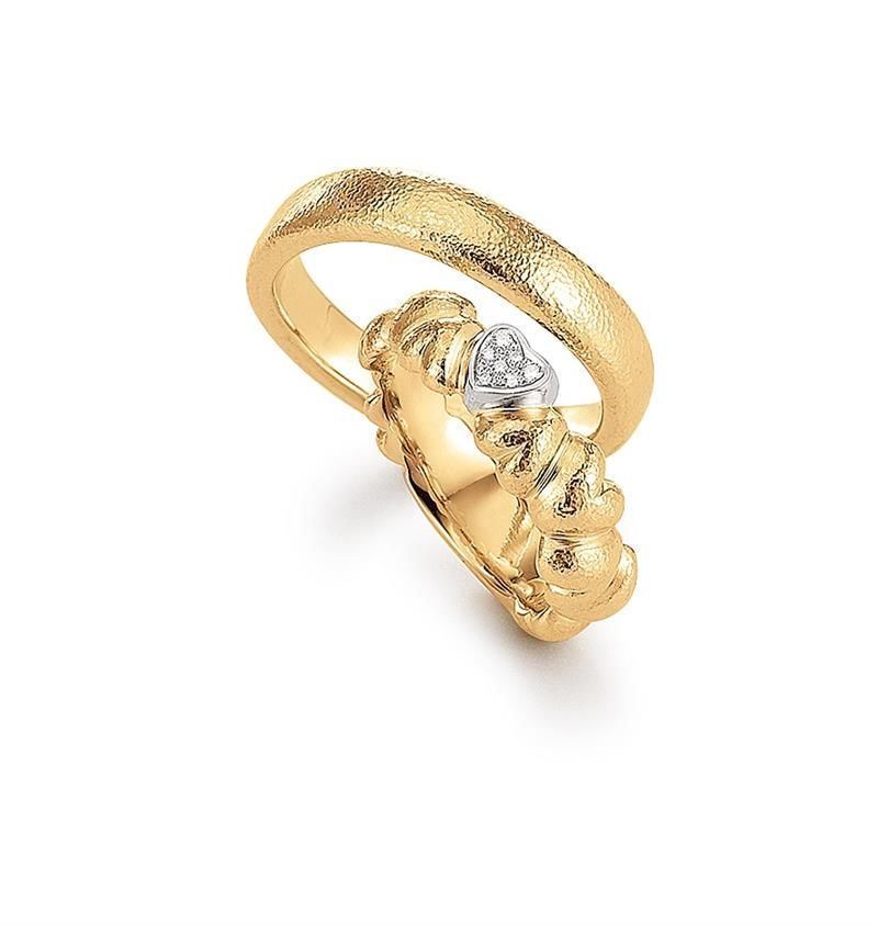 Aagaard vielsesringe i 14 kt guld med hjerter og brillantslebne diamanter