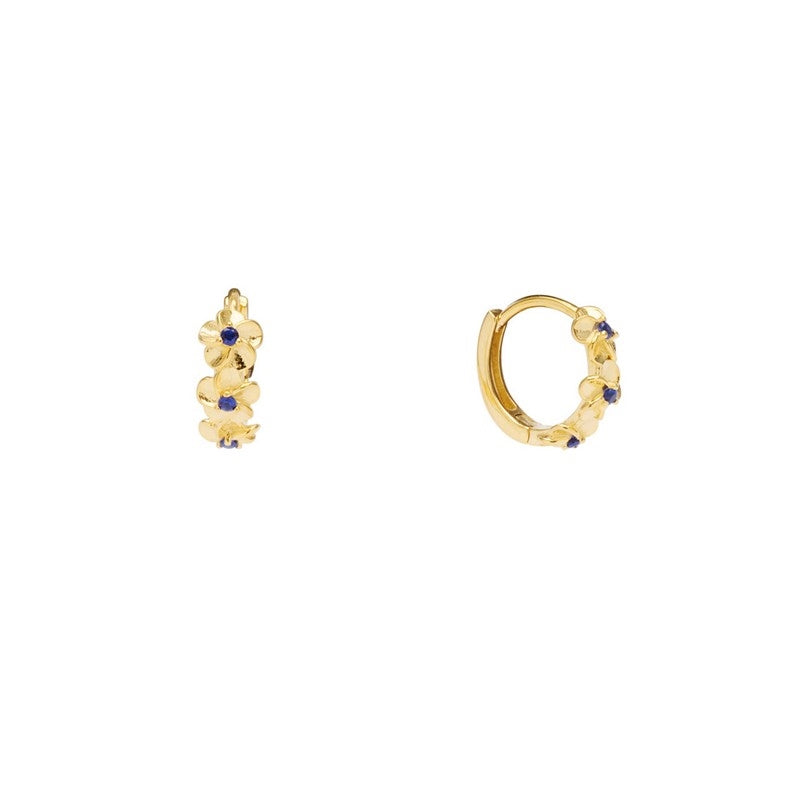 Pico Copenhagen Aster crystal hoops i 24 kt. forgyldt sølv med mørkeblå nanokrystaller og blomsterdetaljer