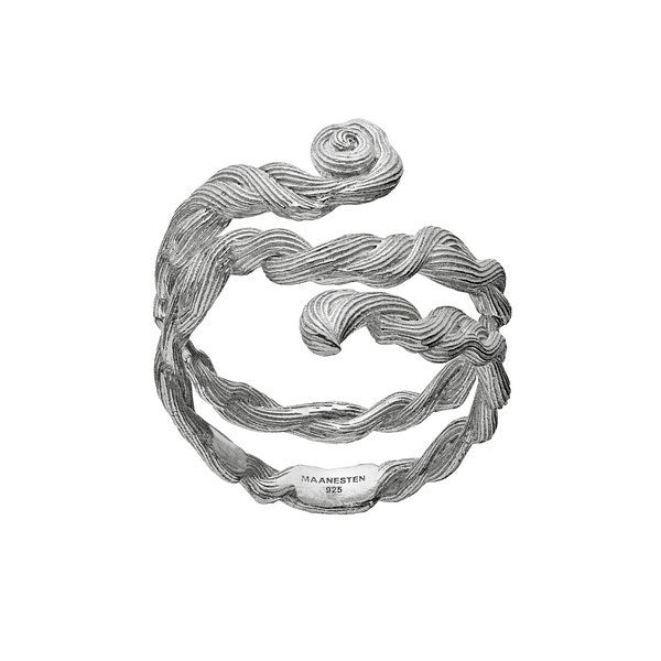 Maanesten Bobbie ring i sølv med dobbelt snoet design og minimalistisk skandinavisk udtryk