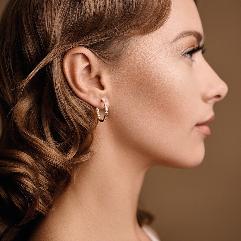 Nuran creoler i 14 karat guld med 0,88ct diamanter – nærbillede af detalje