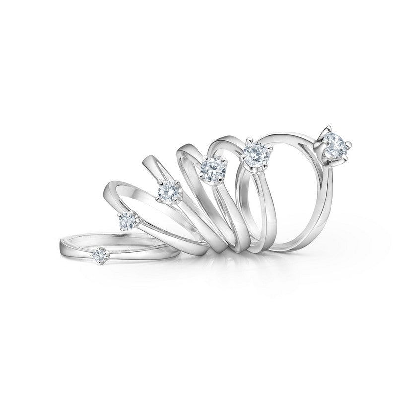 Mads Z Crown solitaire ring i 14 kt. hvidguld med diamant – set fra siden