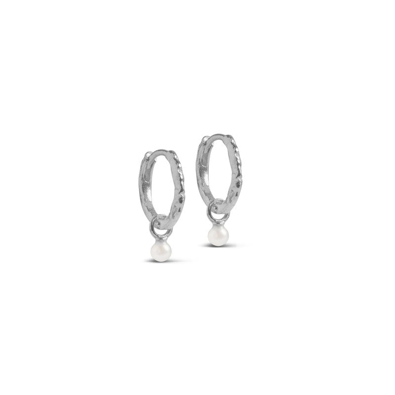 Enamel Copenhagen Belle Pearl Hoops i blank sølv med aftagelige hvide perler