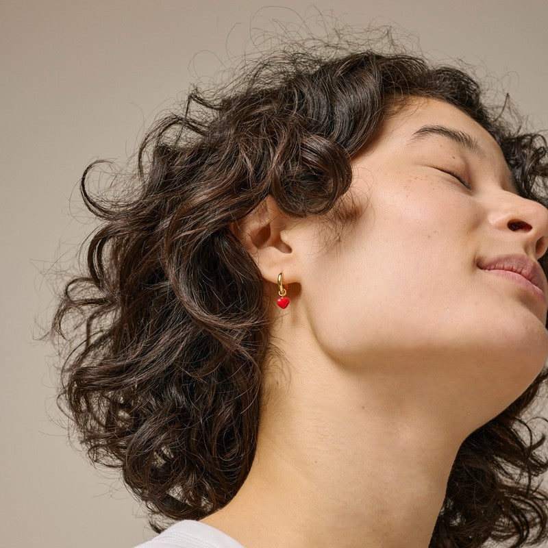Amore hoops fra ENAMEL Copenhagen på model