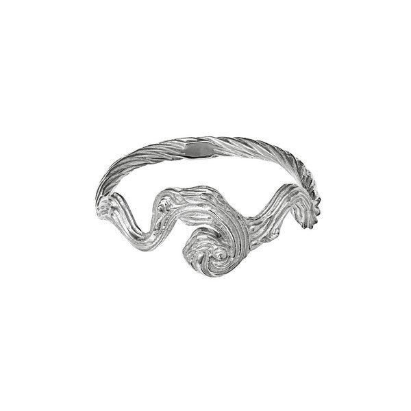 Maanesten Freya ring i sterlingsølv med rillet overflade, set fra siden