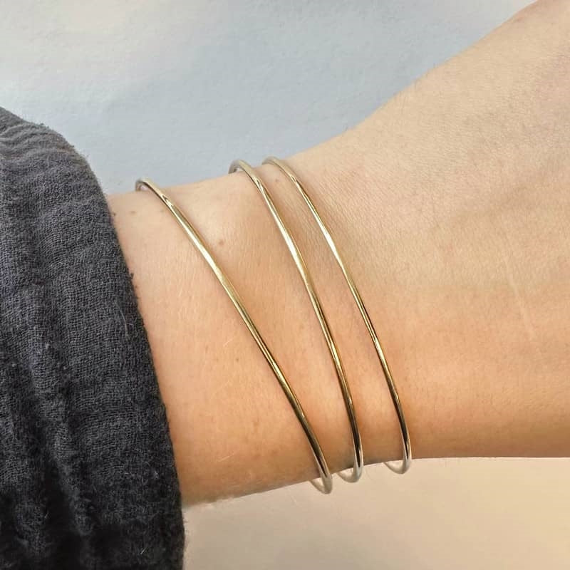 BNH massive armring i 14 kt rødguld – nærbillede af detalje