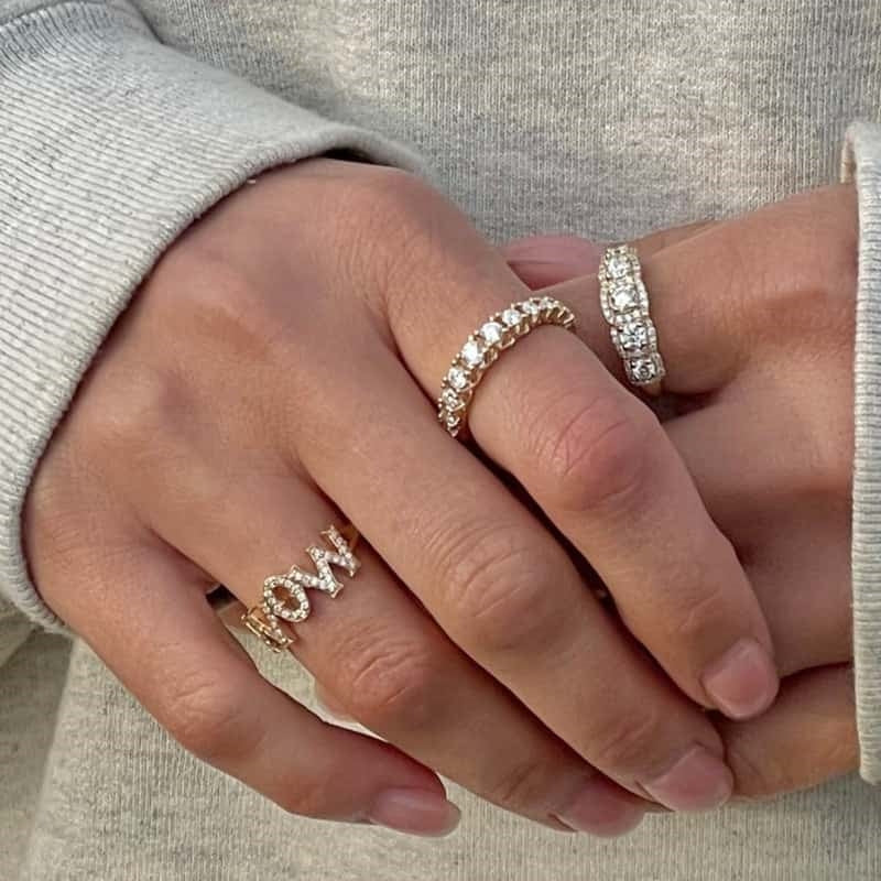 Mads Z WOW/MOM ring i 14 karat guld med brillanter, set fra siden