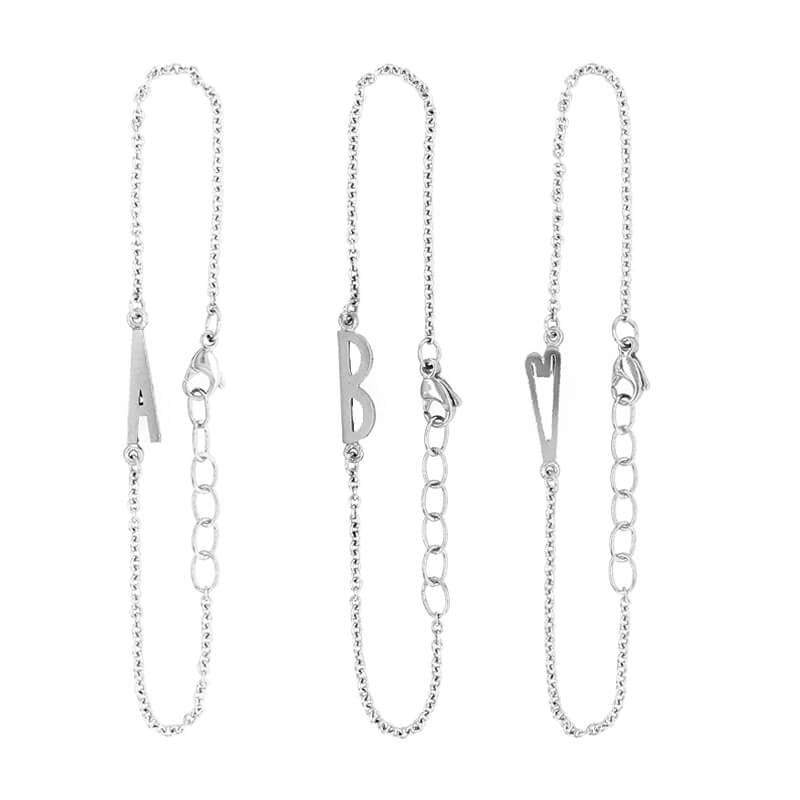 Heiring Initials armbånd i sølv med personligt bogstav – tidløst og elegant design