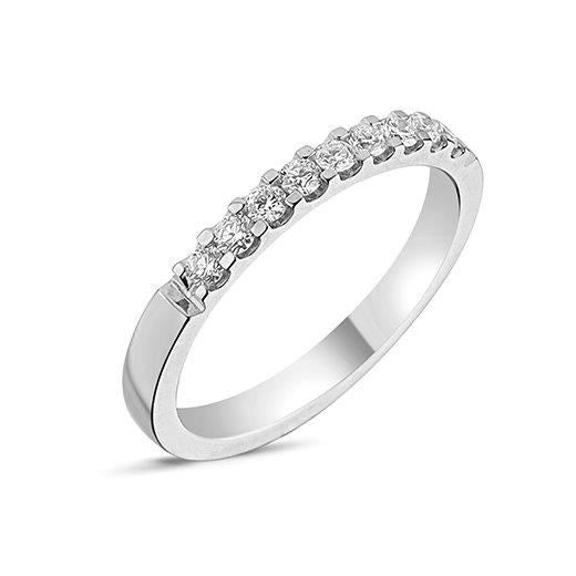 Nuran Memories alliancering i 14 karat hvidguld med 9 brillantslebne diamanter på 0,27 ct