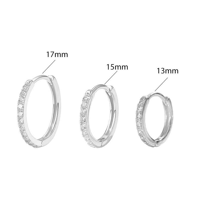 MerlePerle Tina creoler i sterlingsølv med zirkonia, 15 mm – set fra siden