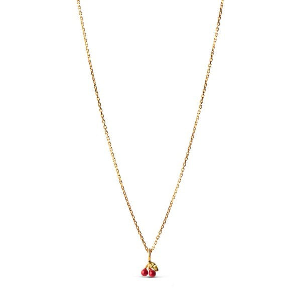 Enamel Copenhagen Cherry Red halskæde i forgyldt sølv med røde emaljeperler og grøn zirkon
