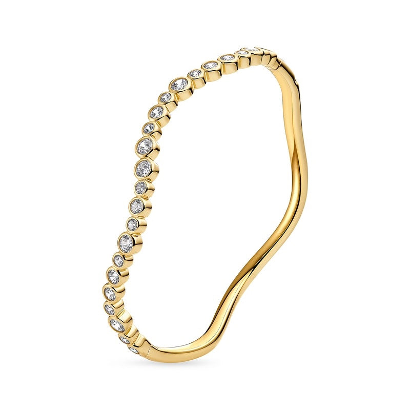 Sif Jakobs Jewellery bangle i forgyldt sølv med bølgedesign og hvide zirkonia