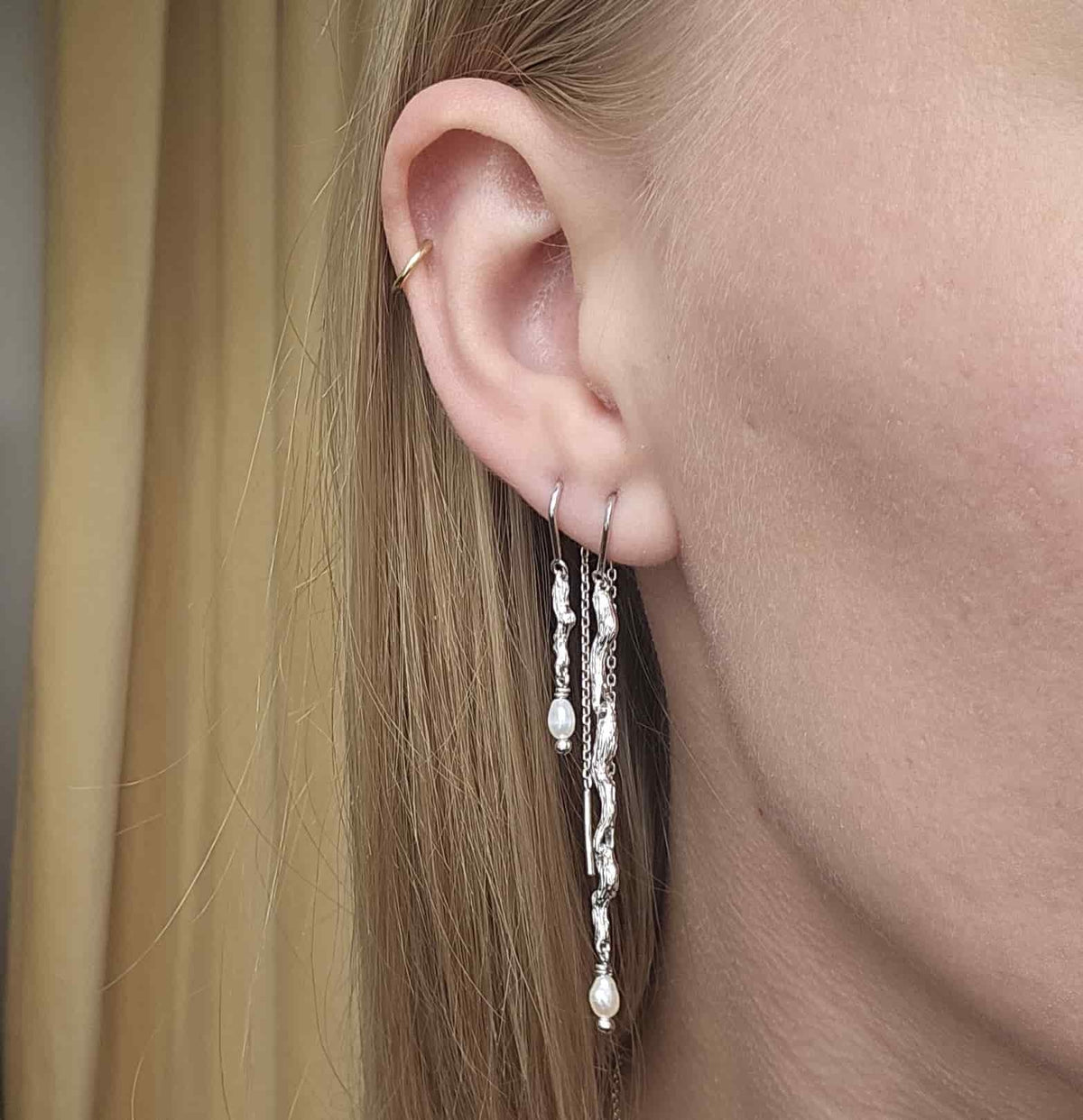 Studio Z Tangled perleørekæder i 925 sterling sølv med kulturperler, set fra siden