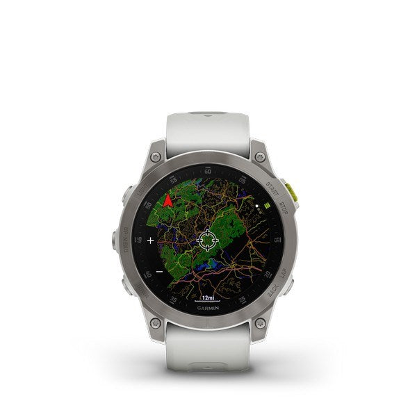 GARMIN Epix Sapphire Gen 2 smartwatch i titanium med hvid silikonerem, set fra siden