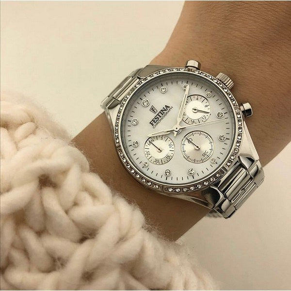 Festina Boyfriend Collection dameur i stål med perlemorsskive – set fra siden