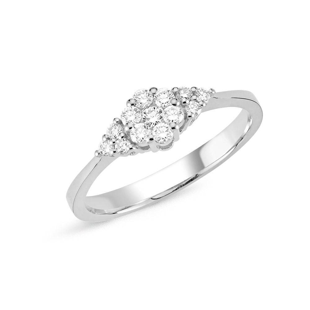 Nuran Lilja diamantring i 14 kt hvidguld med 0,30 ct brillanter i rombe-formet fatning