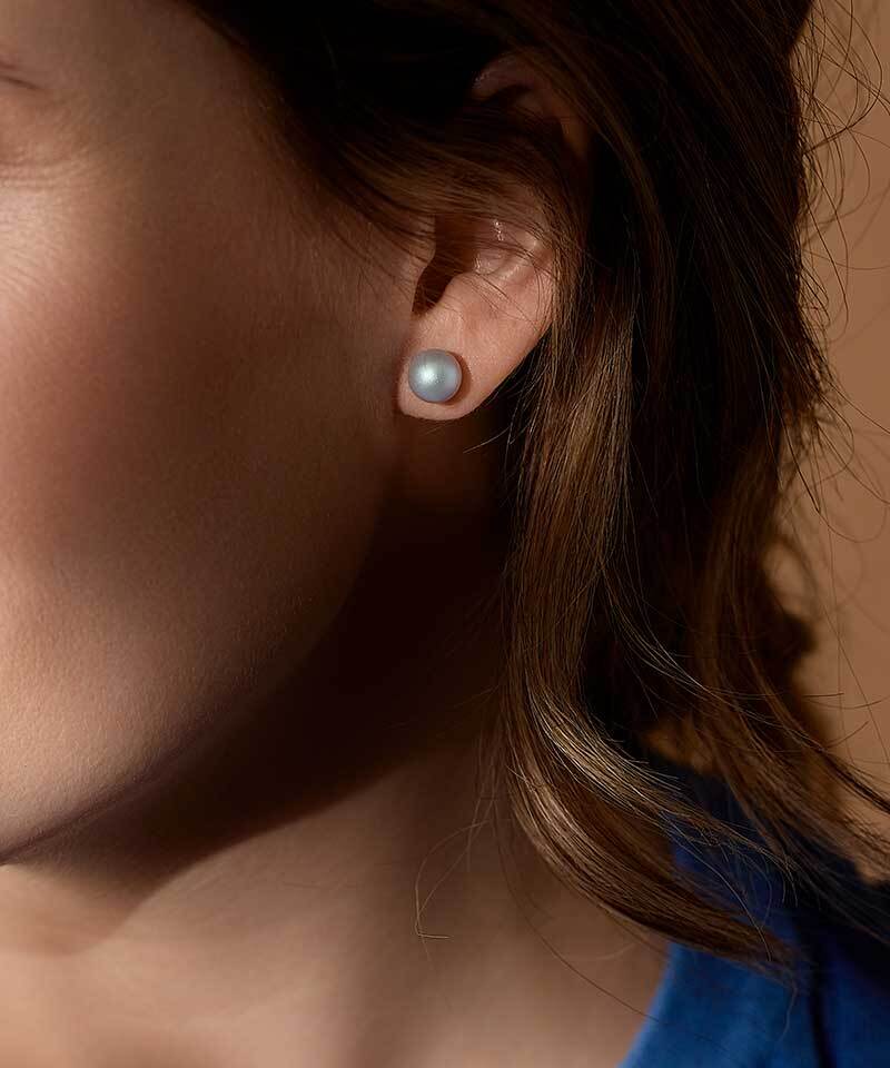 Blomdahl titanium perleøreringe i Rainbow shimmer, 8 mm, billede 6