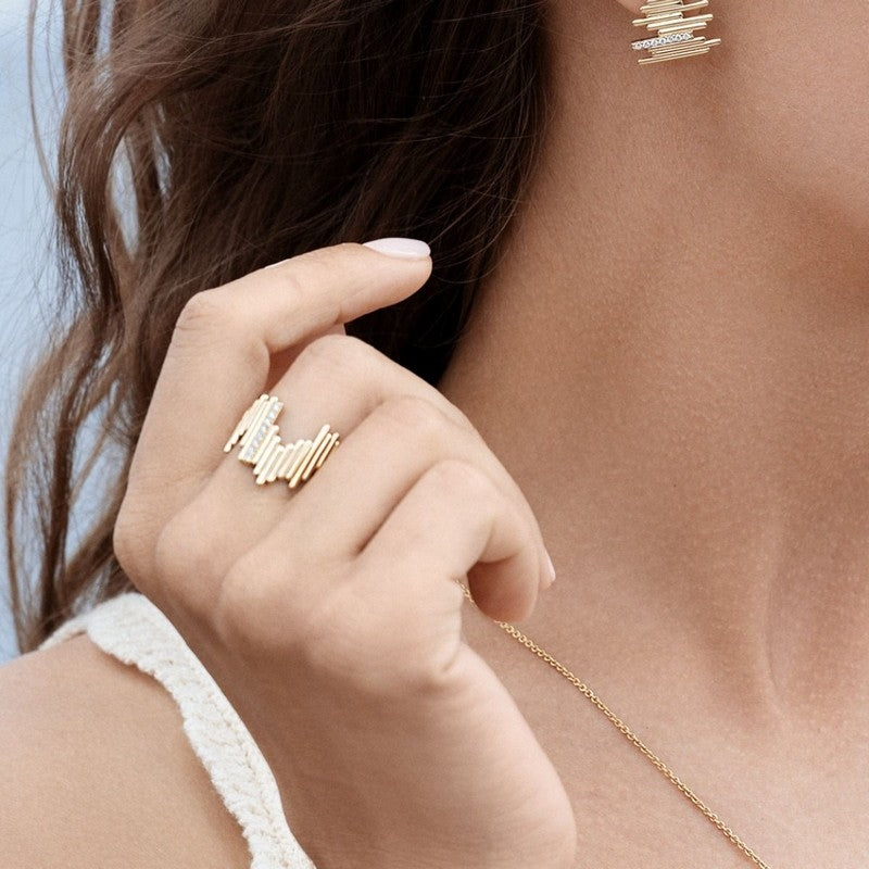 Nuran Piano diamantring i 14 karat guld med 0,12 ct brillanter, set fra oven