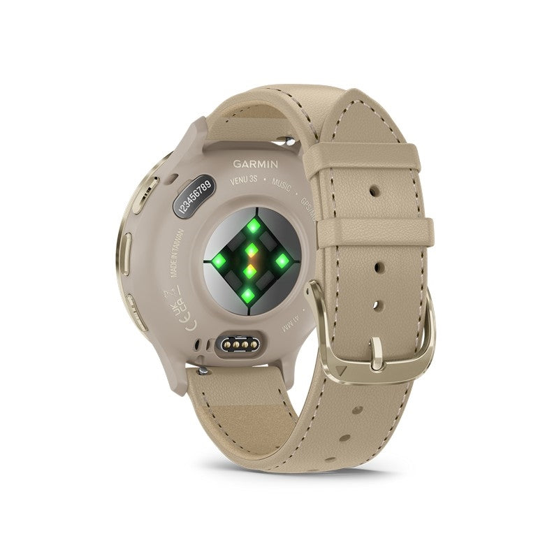 Garmin Venu 3S smartwatch i soft gold stål med French Grey rem – nærbillede af detalje