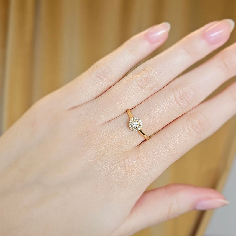 Mads Z Eleanor Petite ring i 14 kt guld med diamantroset – nærbillede af sten