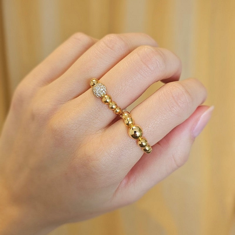 Mads Z Big Diamond Ball ring i 14 kt guld med 0,27 ct diamanter – set fra siden