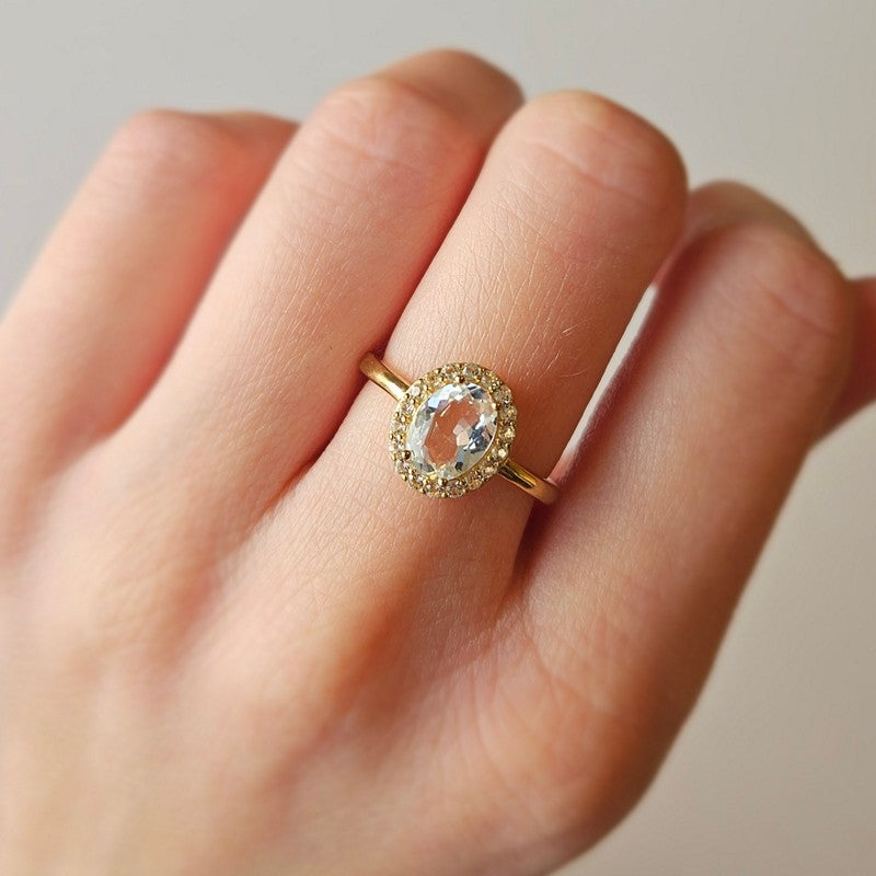 Mads Z Celestial by Medina ring i 8 karat guld med topas – nærbillede af sten