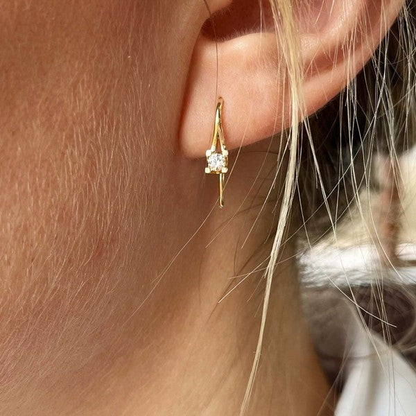 Kleopatra diamantøreringe i 14 karat guld med brillantslebne diamanter, set fra siden