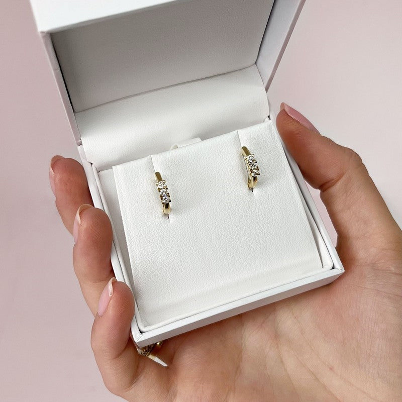 Kleopatra clip-creoler i 14 kt guld med diamanter – nærbillede af fatning