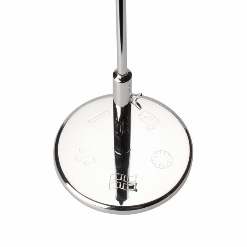 Nordahl Andersen forkromet Dannebrogsflag på 30 cm med gravérbar dåbsfod i metal, set fra siden