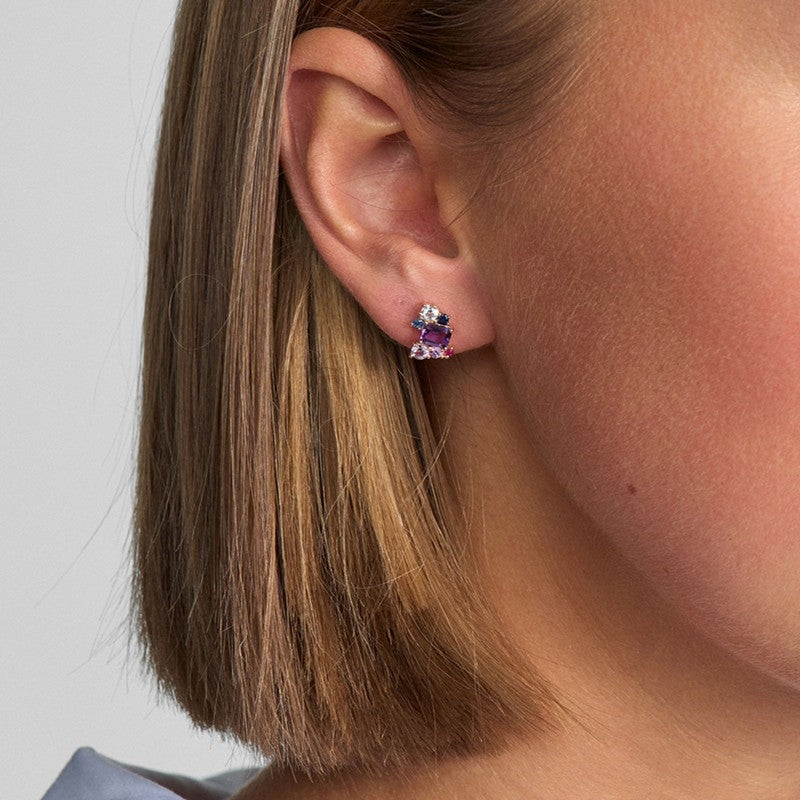 Mads Z Four Seasons Summer øreringe i 14 kt guld med ametyst og safir – nærbillede af sten