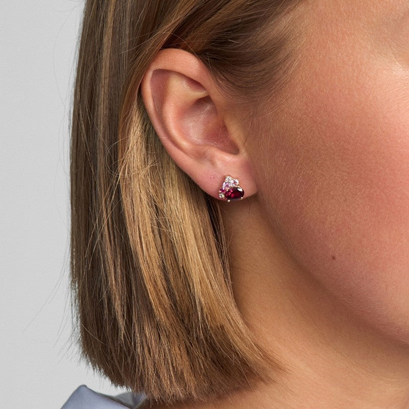 Mads Z Four Seasons Autumn øreringe i 14 kt guld med granat, rubin og safir – set fra siden