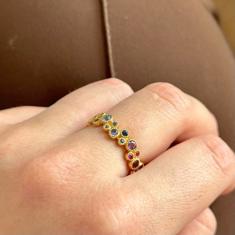 Mads Z Luxury Rainbow ring i 14 kt guld med farvede ædelsten