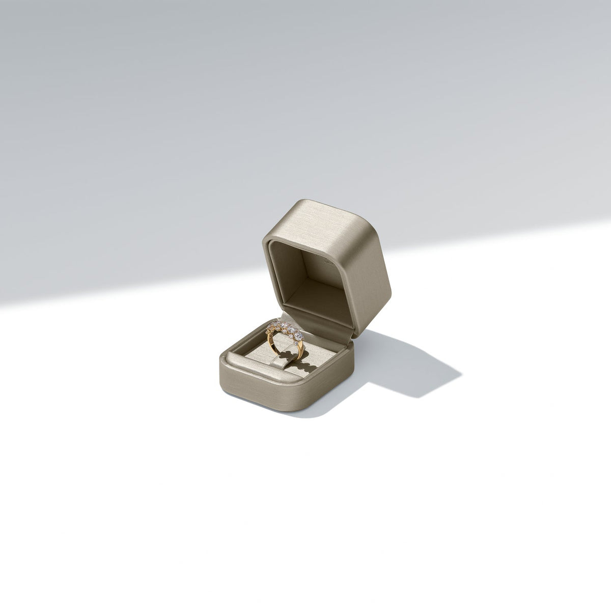 Sif Jakobs Alba Eternity diamantring i guld, billede 3