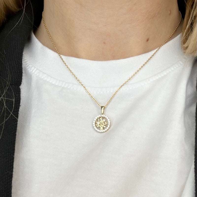 Siersbøl Livets Træ vedhæng i 8 karat guld med zirkoner – nærbillede af detalje