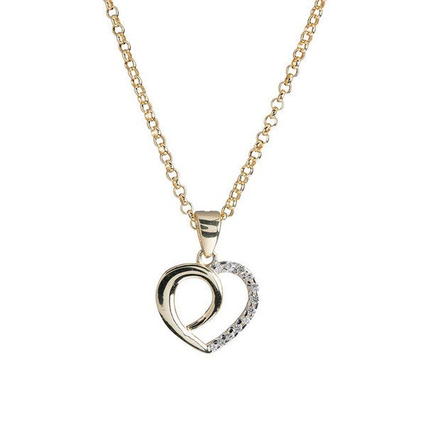 Siersbøl hjertevedhæng i 8 karat guld med klare zirkonia og et tvist design