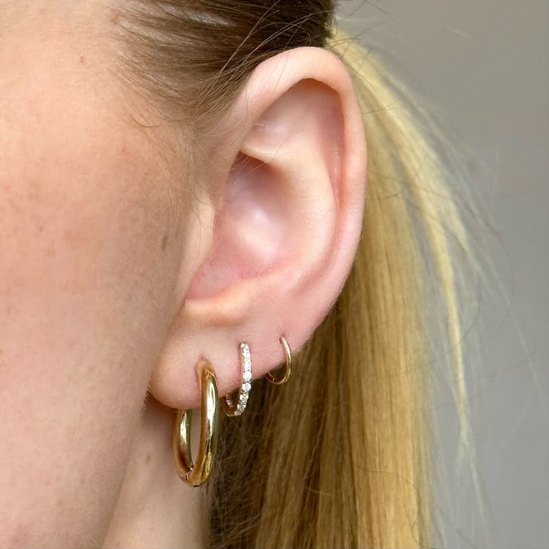Siersbøl creoler i 8 karat guld med Ø20 mm – mod hvid baggrund