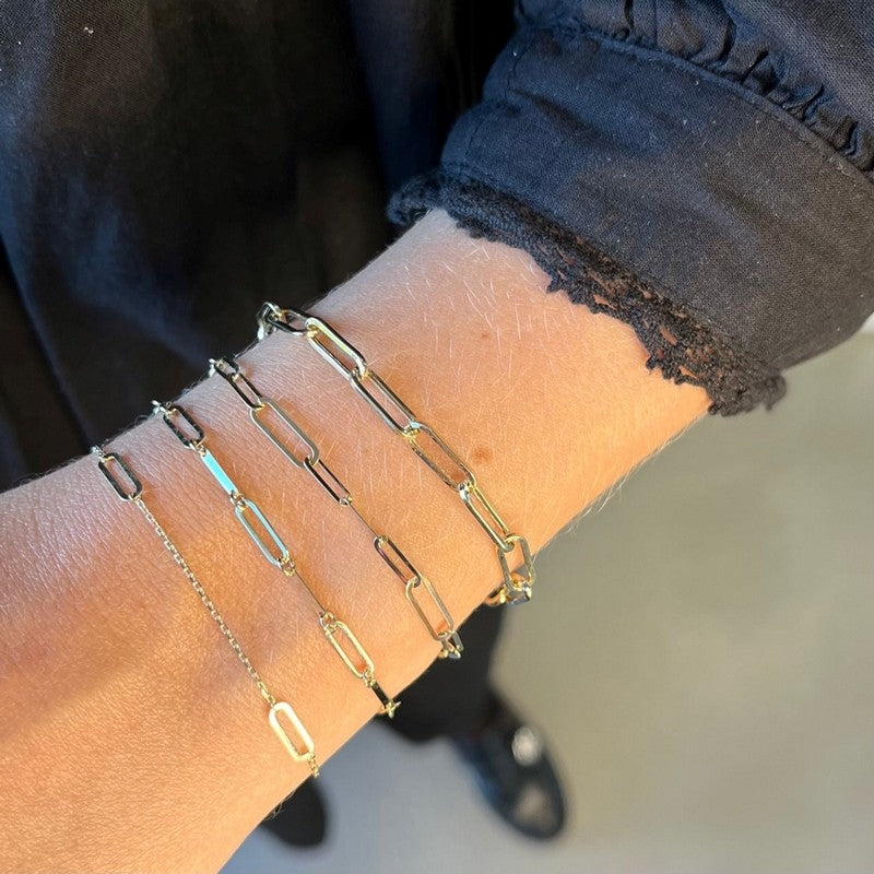 Elegant armbånd i 8 karat guld fra Scrouples på model