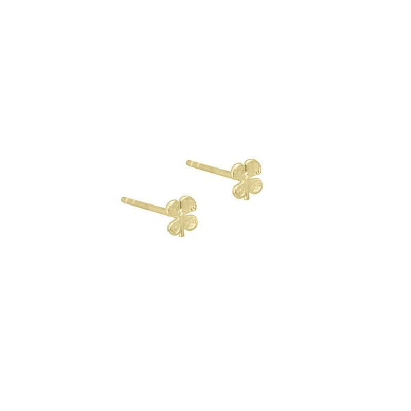 Aqua Dulce Clover Earstud i forgyldt sterlingsølv – diskret firkløver-ørestik med varm, gylden tone